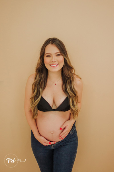 ensaio de gestante; fotos de gravida em estudio; estudio de fotos em campo grande; fotos fran duailibi; fotografa campo grande; fotografo de gestante; ensaio com chapeu; ensaio criativo gestante; fotos de gravida; maternidade; ensaio sozinha de gestante; 