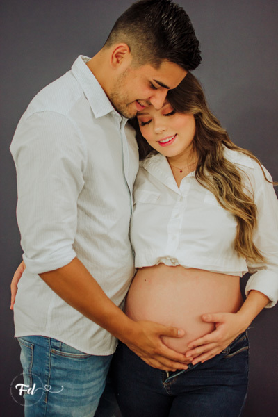 ensaio de gestante; fotos de gravida em estudio; estudio de fotos em campo grande; fotos fran duailibi; fotografa campo grande; fotografo de gestante; ensaio com chapeu; ensaio criativo gestante; fotos de gravida; maternidade; ensaio sozinha de gestante; 