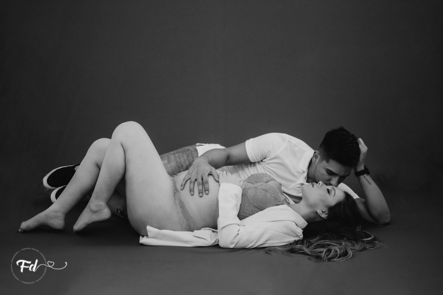 ensaio de gestante; fotos de gravida em estudio; estudio de fotos em campo grande; fotos fran duailibi; fotografa campo grande; fotografo de gestante; ensaio com chapeu; ensaio criativo gestante; fotos de gravida; maternidade; ensaio sozinha de gestante; 