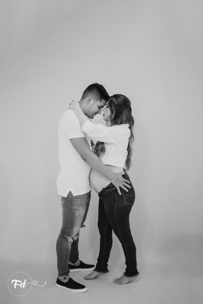 ensaio de gestante; fotos de gravida em estudio; estudio de fotos em campo grande; fotos fran duailibi; fotografa campo grande; fotografo de gestante; ensaio com chapeu; ensaio criativo gestante; fotos de gravida; maternidade; ensaio sozinha de gestante; 