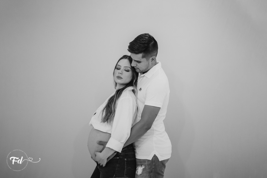 ensaio de gestante; fotos de gravida em estudio; estudio de fotos em campo grande; fotos fran duailibi; fotografa campo grande; fotografo de gestante; ensaio com chapeu; ensaio criativo gestante; fotos de gravida; maternidade; ensaio sozinha de gestante; 