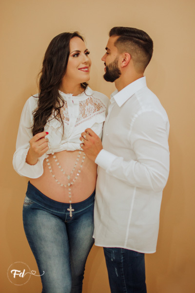 fotos de gestante; gravida no estudio; fotos de gravida no estudio; ensaio de gestante campo grande; campogrande; sessão de gestante no estudio; fotos criativas de gravida; fotografa campo grande; fotos criativas de gestante; gravidas com terço