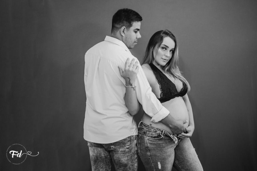 ensaio de gestante; fotos de gravida em estudio; estudio de fotos em campo grande; fotos fran duailibi; fotografa campo grande; fotografo de gestante; ensaio com chapeu; ensaio criativo gestante; fotos de gravida; maternidade; ensaio sozinha de gestante; 