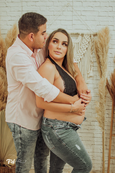 ensaio de gestante; fotos de gravida em estudio; estudio de fotos em campo grande; fotos fran duailibi; fotografa campo grande; fotografo de gestante; ensaio com chapeu; ensaio criativo gestante; fotos de gravida; maternidade; ensaio sozinha de gestante; 