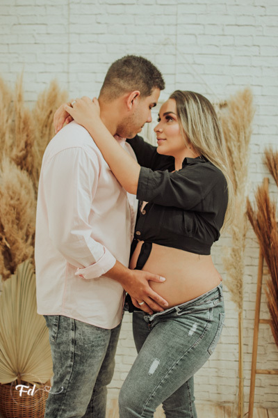 ensaio de gestante; fotos de gravida em estudio; estudio de fotos em campo grande; fotos fran duailibi; fotografa campo grande; fotografo de gestante; ensaio com chapeu; ensaio criativo gestante; fotos de gravida; maternidade; ensaio sozinha de gestante; 