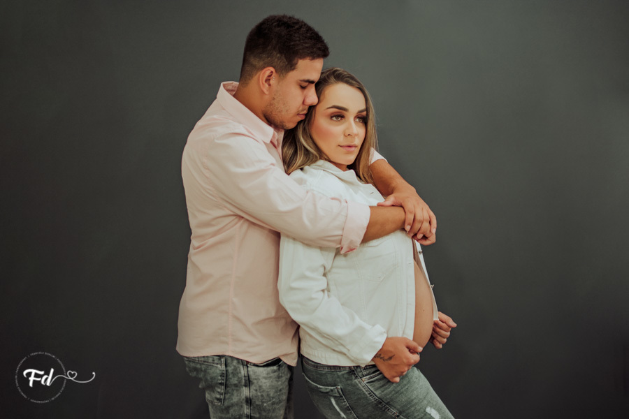 ensaio de gestante; fotos de gravida em estudio; estudio de fotos em campo grande; fotos fran duailibi; fotografa campo grande; fotografo de gestante; ensaio com chapeu; ensaio criativo gestante; fotos de gravida; maternidade; ensaio sozinha de gestante; 