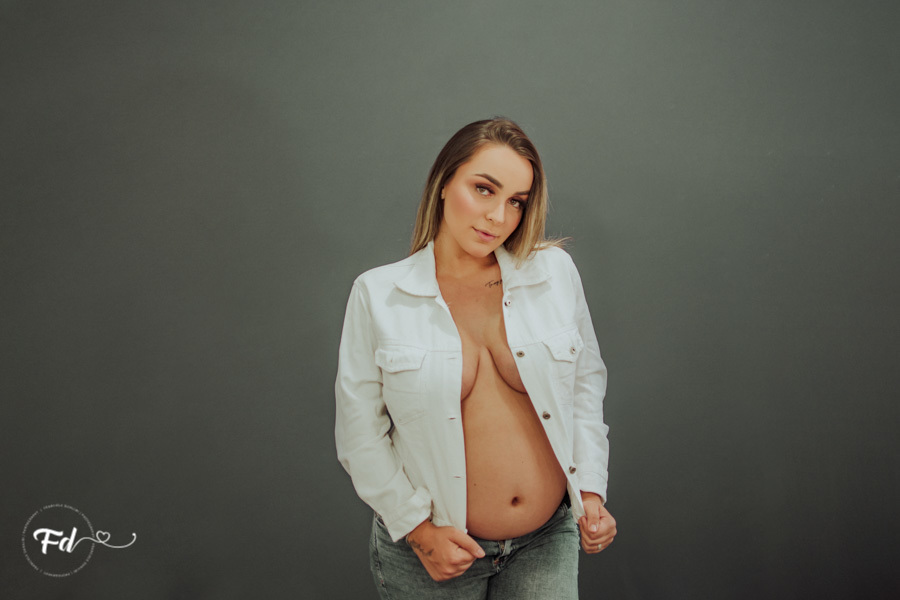 ensaio de gestante; fotos de gravida em estudio; estudio de fotos em campo grande; fotos fran duailibi; fotografa campo grande; fotografo de gestante; ensaio com chapeu; ensaio criativo gestante; fotos de gravida; maternidade; ensaio sozinha de gestante; 