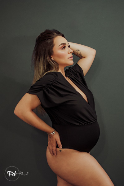 ensaio de gestante; fotos de gravida em estudio; estudio de fotos em campo grande; fotos fran duailibi; fotografa campo grande; fotografo de gestante; ensaio com chapeu; ensaio criativo gestante; fotos de gravida; maternidade; ensaio sozinha de gestante; 