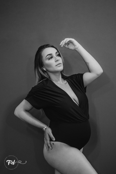 ensaio de gestante; fotos de gravida em estudio; estudio de fotos em campo grande; fotos fran duailibi; fotografa campo grande; fotografo de gestante; ensaio com chapeu; ensaio criativo gestante; fotos de gravida; maternidade; ensaio sozinha de gestante; 