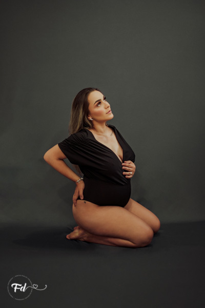 ensaio de gestante; fotos de gravida em estudio; estudio de fotos em campo grande; fotos fran duailibi; fotografa campo grande; fotografo de gestante; ensaio com chapeu; ensaio criativo gestante; fotos de gravida; maternidade; ensaio sozinha de gestante; 