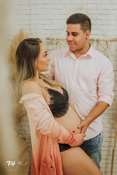 ensaio de gestante; fotos de gravida em estudio; estudio de fotos em campo grande; fotos fran duailibi; fotografa campo grande; fotografo de gestante; ensaio com chapeu; ensaio criativo gestante; fotos de gravida; maternidade; ensaio sozinha de gestante; 