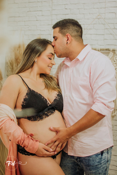 ensaio de gestante; fotos de gravida em estudio; estudio de fotos em campo grande; fotos fran duailibi; fotografa campo grande; fotografo de gestante; ensaio com chapeu; ensaio criativo gestante; fotos de gravida; maternidade; ensaio sozinha de gestante; 