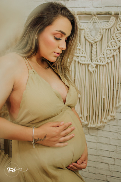 ensaio de gestante; fotos de gravida em estudio; estudio de fotos em campo grande; fotos fran duailibi; fotografa campo grande; fotografo de gestante; ensaio com chapeu; ensaio criativo gestante; fotos de gravida; maternidade; ensaio sozinha de gestante; 