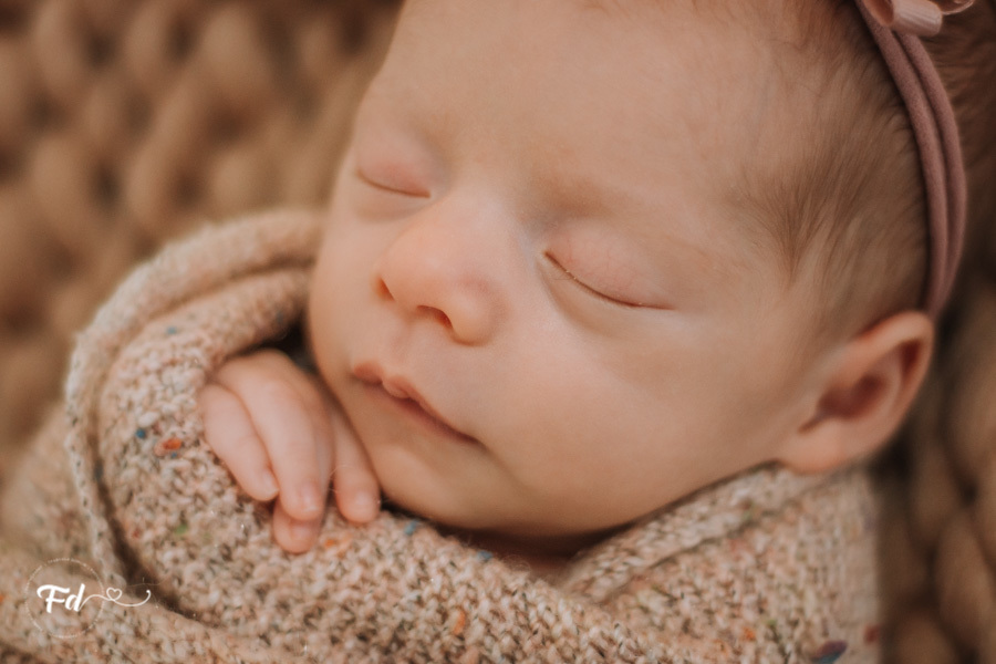  sessao newborn; newborn; campo grande; baby boy; fotos fran duailibi; mae de menina; pai de menina; newborn girl; mudo rosa; ensaio newborn; fotos de recem nascido campo grande; fotografo em campo grande; fotos de bebe; bebe com mamae; bebe com familia