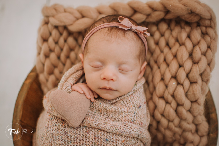  sessao newborn; newborn; campo grande; baby boy; fotos fran duailibi; mae de menina; pai de menina; newborn girl; mudo rosa; ensaio newborn; fotos de recem nascido campo grande; fotografo em campo grande; fotos de bebe; bebe com mamae; bebe com familia