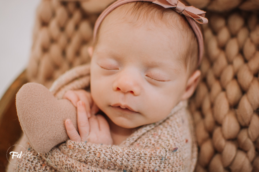  sessao newborn; newborn; campo grande; baby boy; fotos fran duailibi; mae de menina; pai de menina; newborn girl; mudo rosa; ensaio newborn; fotos de recem nascido campo grande; fotografo em campo grande; fotos de bebe; bebe com mamae; bebe com familia