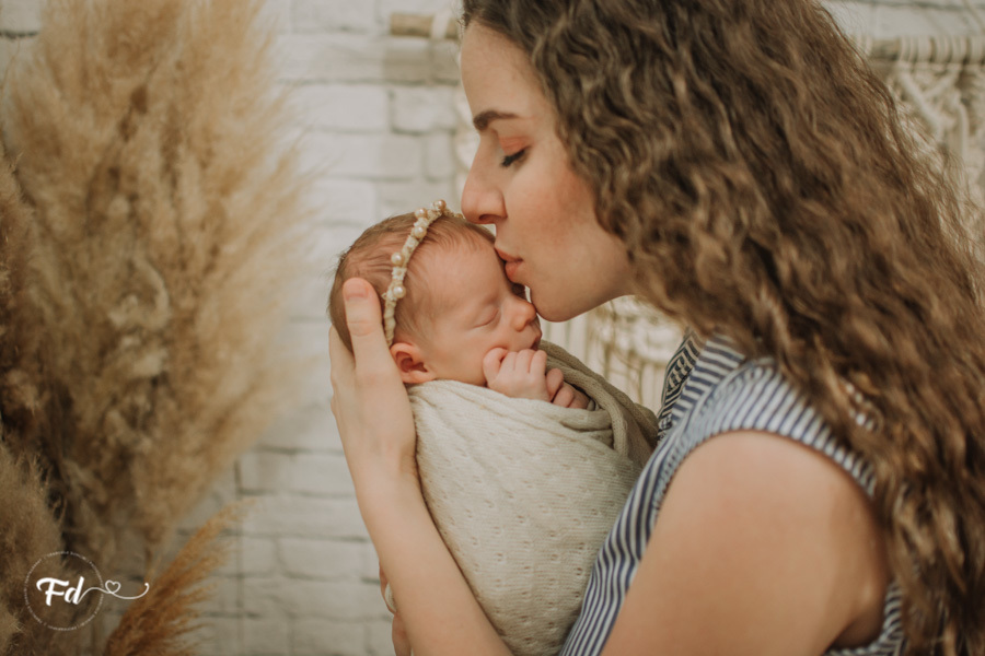  sessao newborn; newborn; campo grande; baby boy; fotos fran duailibi; mae de menina; pai de menina; newborn girl; mudo rosa; ensaio newborn; fotos de recem nascido campo grande; fotografo em campo grande; fotos de bebe; bebe com mamae; bebe com familia