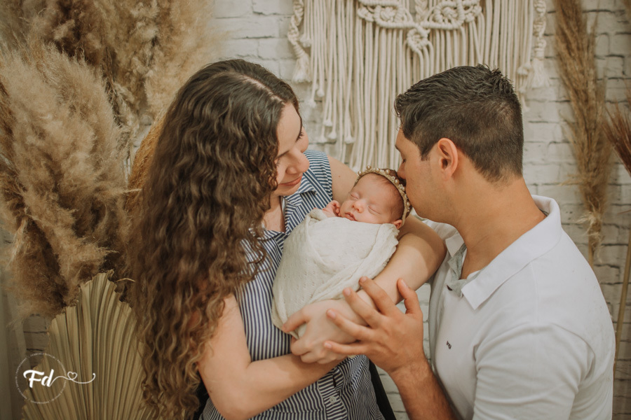  sessao newborn; newborn; campo grande; baby boy; fotos fran duailibi; mae de menina; pai de menina; newborn girl; mudo rosa; ensaio newborn; fotos de recem nascido campo grande; fotografo em campo grande; fotos de bebe; bebe com mamae; bebe com familia