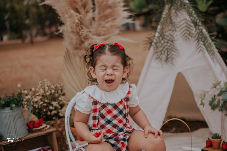 mini sessão; ensaio infantil; sessao picnic; ensaio picnic; ensaio dia das crianças; sessao moranguinho;sessao com frutinhas; fotos com morango; fotografa campo grande; fotos de bebes; maternidade; campo grande; mini ensaio; acompanhamento de bebe