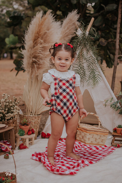 mini sessão; ensaio infantil; sessao picnic; ensaio picnic; ensaio dia das crianças; sessao moranguinho;sessao com frutinhas; fotos com morango; fotografa campo grande; fotos de bebes; maternidade; campo grande; mini ensaio; acompanhamento de bebe