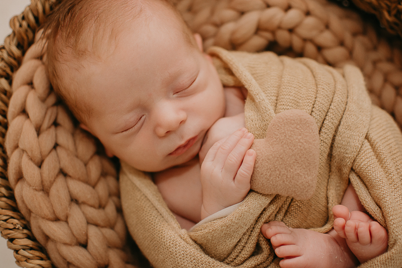  sessao newborn; newborn; campo grande; baby boy; fotos fran duailibi; mae de menina; pai de menina; newborn girl; mudo rosa; ensaio newborn; fotos de recem nascido campo grande; fotografo em campo grande; fotos de bebe; bebe com mamae; bebe com familia