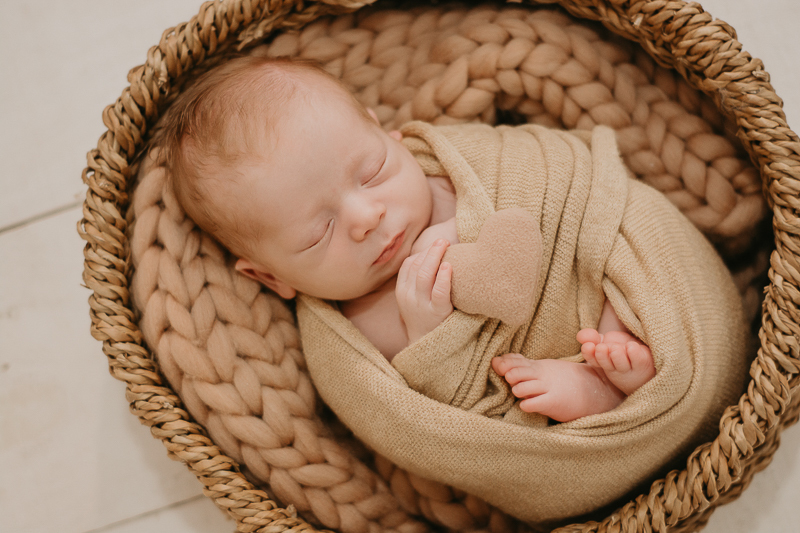  sessao newborn; newborn; campo grande; baby boy; fotos fran duailibi; mae de menina; pai de menina; newborn girl; mudo rosa; ensaio newborn; fotos de recem nascido campo grande; fotografo em campo grande; fotos de bebe; bebe com mamae; bebe com familia