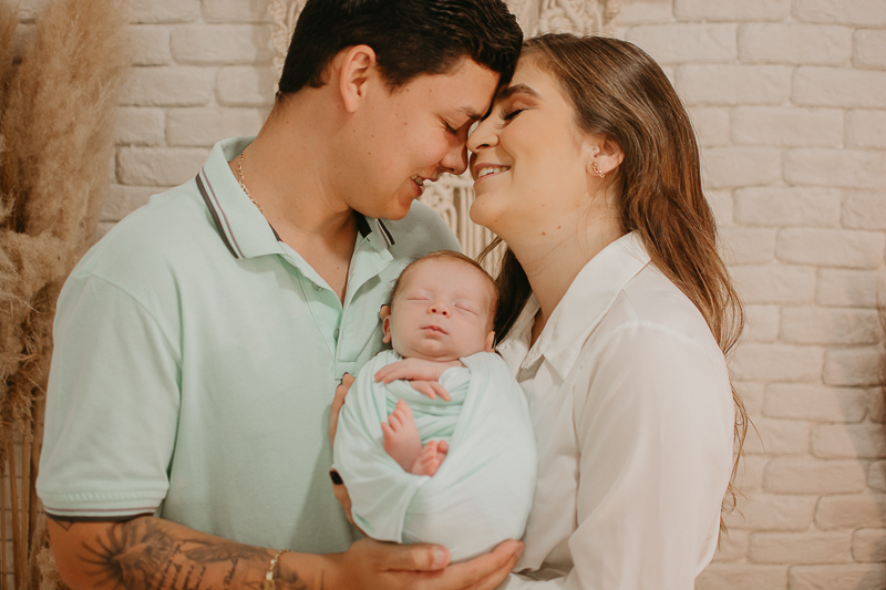  sessao newborn; newborn; campo grande; baby boy; fotos fran duailibi; mae de menina; pai de menina; newborn girl; mudo rosa; ensaio newborn; fotos de recem nascido campo grande; fotografo em campo grande; fotos de bebe; bebe com mamae; bebe com familia