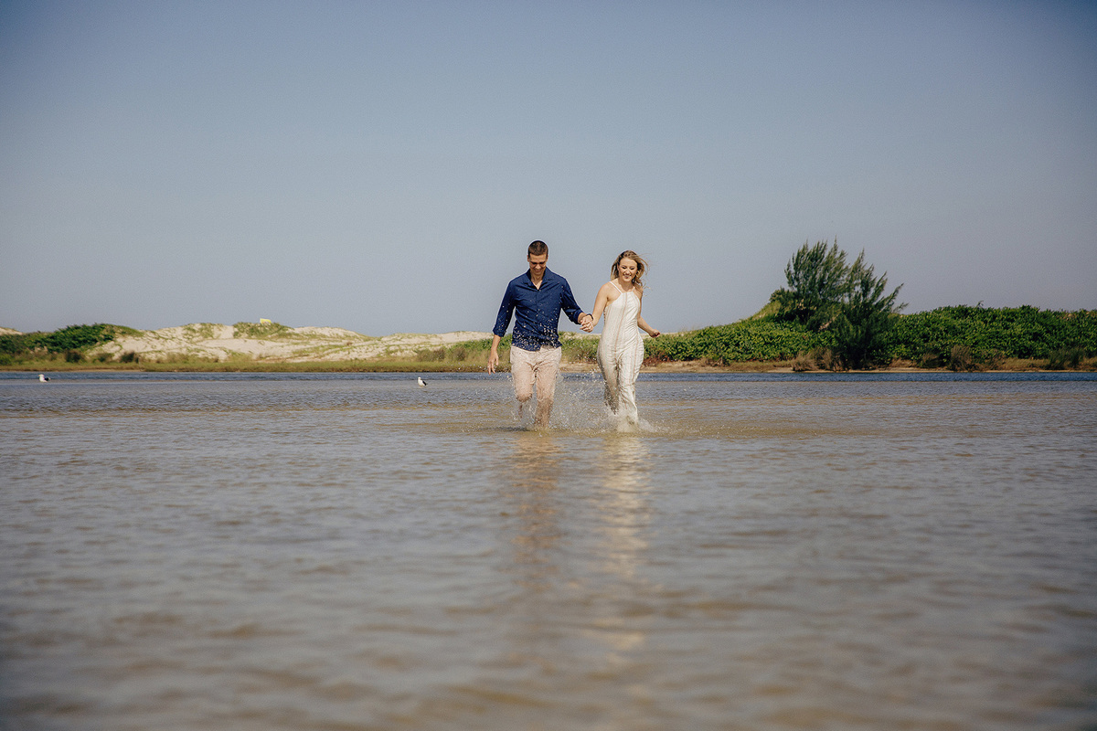 ensaio casal - ensaio pre casamento - pre wedding - ensaio na guarda do embau - ensaio na praia - ensaio no litoral - Camila e Gustavo - fotografia de casamento - fotografos jaragua do sul - Chroma Fotografia