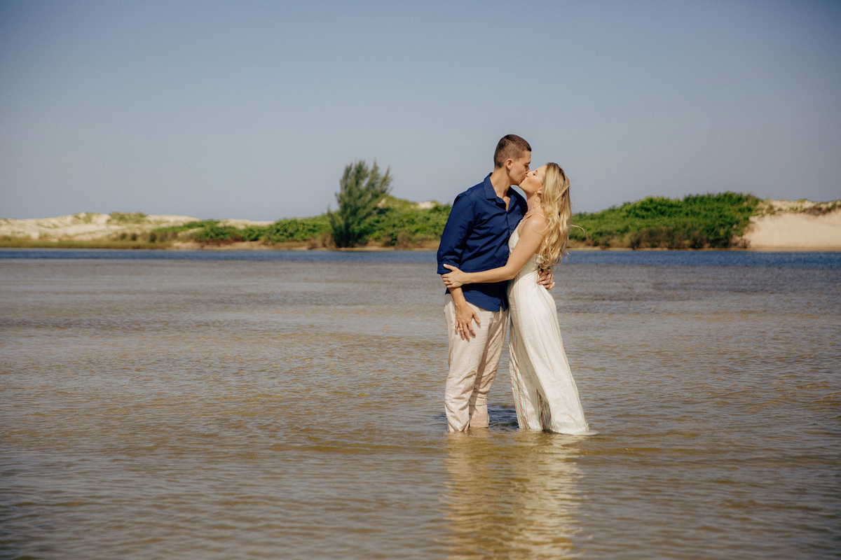 ensaio casal - ensaio pre casamento - pre wedding - ensaio na guarda do embau - ensaio na praia - ensaio no litoral - Camila e Gustavo - fotografia de casamento - fotografos jaragua do sul - Chroma Fotografia