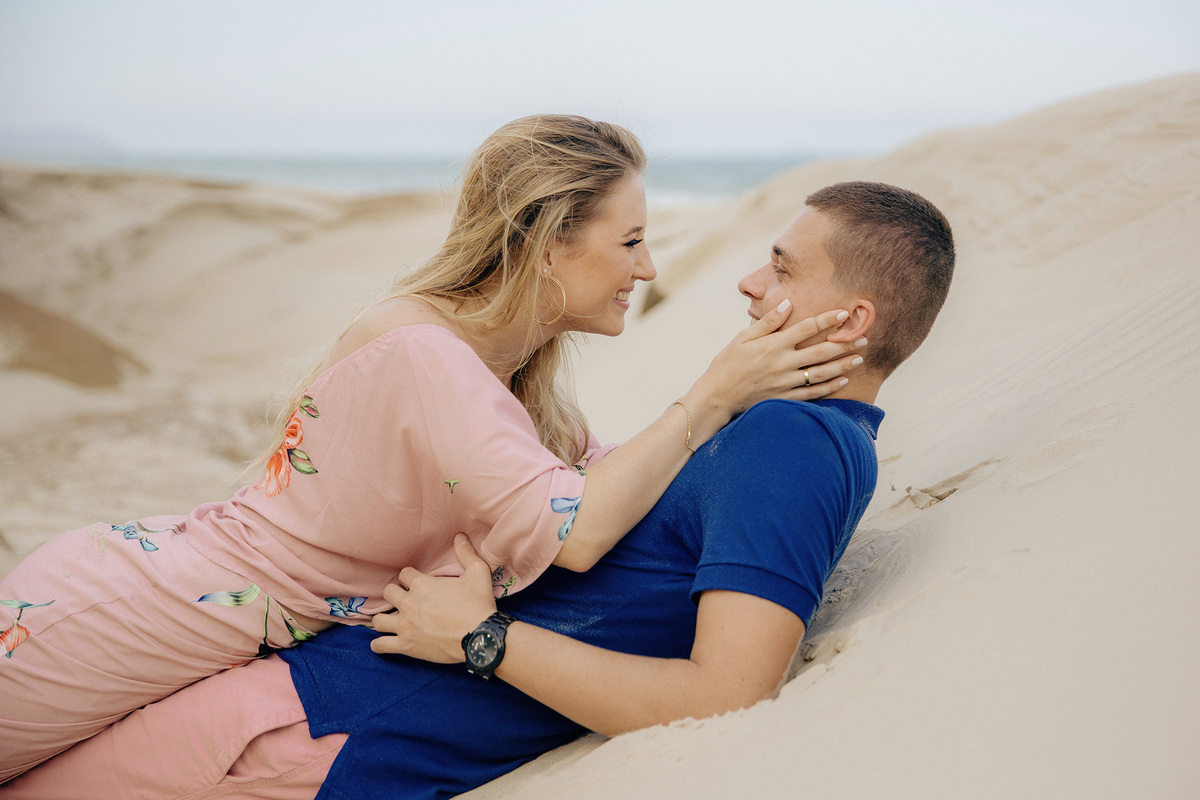 ensaio casal - ensaio pre casamento - pre wedding - ensaio na guarda do embau - ensaio na praia - ensaio no litoral - Camila e Gustavo - fotografia de casamento - fotografos jaragua do sul - Chroma Fotografia