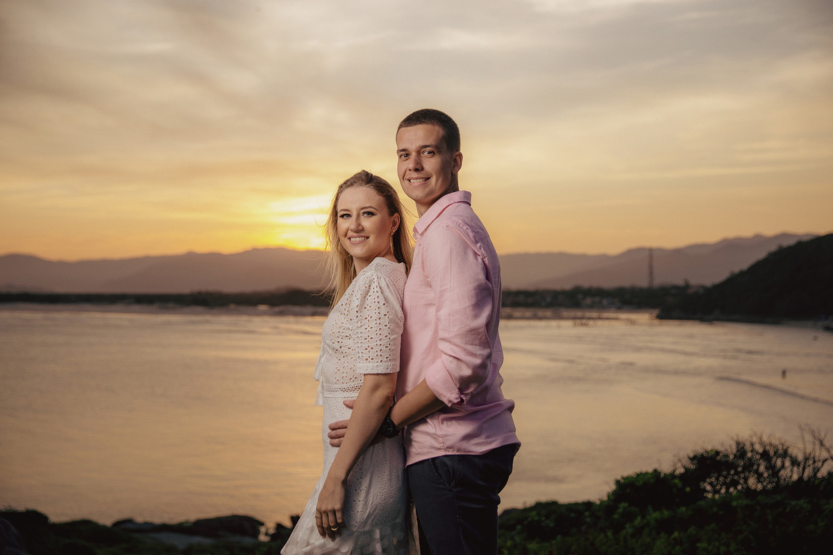 ensaio casal - ensaio pre casamento - pre wedding - ensaio na guarda do embau - ensaio na praia - ensaio no litoral - Camila e Gustavo - fotografia de casamento - fotografos jaragua do sul - Chroma Fotografia