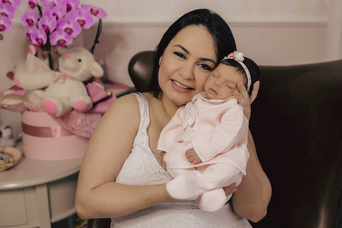 ensaio acompanhamento - ensaio mensal - mae de menina - ensaio em casa - ensaio externo - fotografos jaragua do sul - fotografia de familia - chroma fotografia