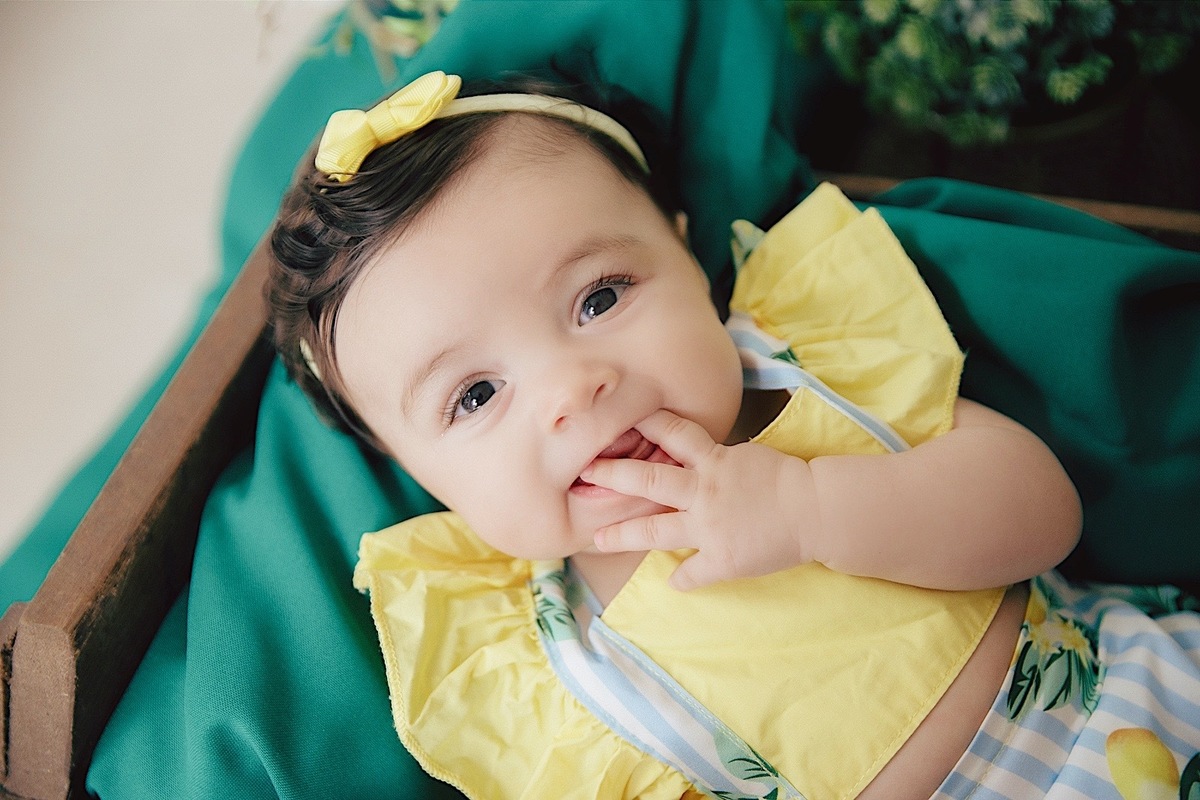 ensaio acompanhamento - ensaio mensal - mae de menina - ensaio em casa - ensaio externo - fotografos jaragua do sul - fotografia de familia - chroma fotografia