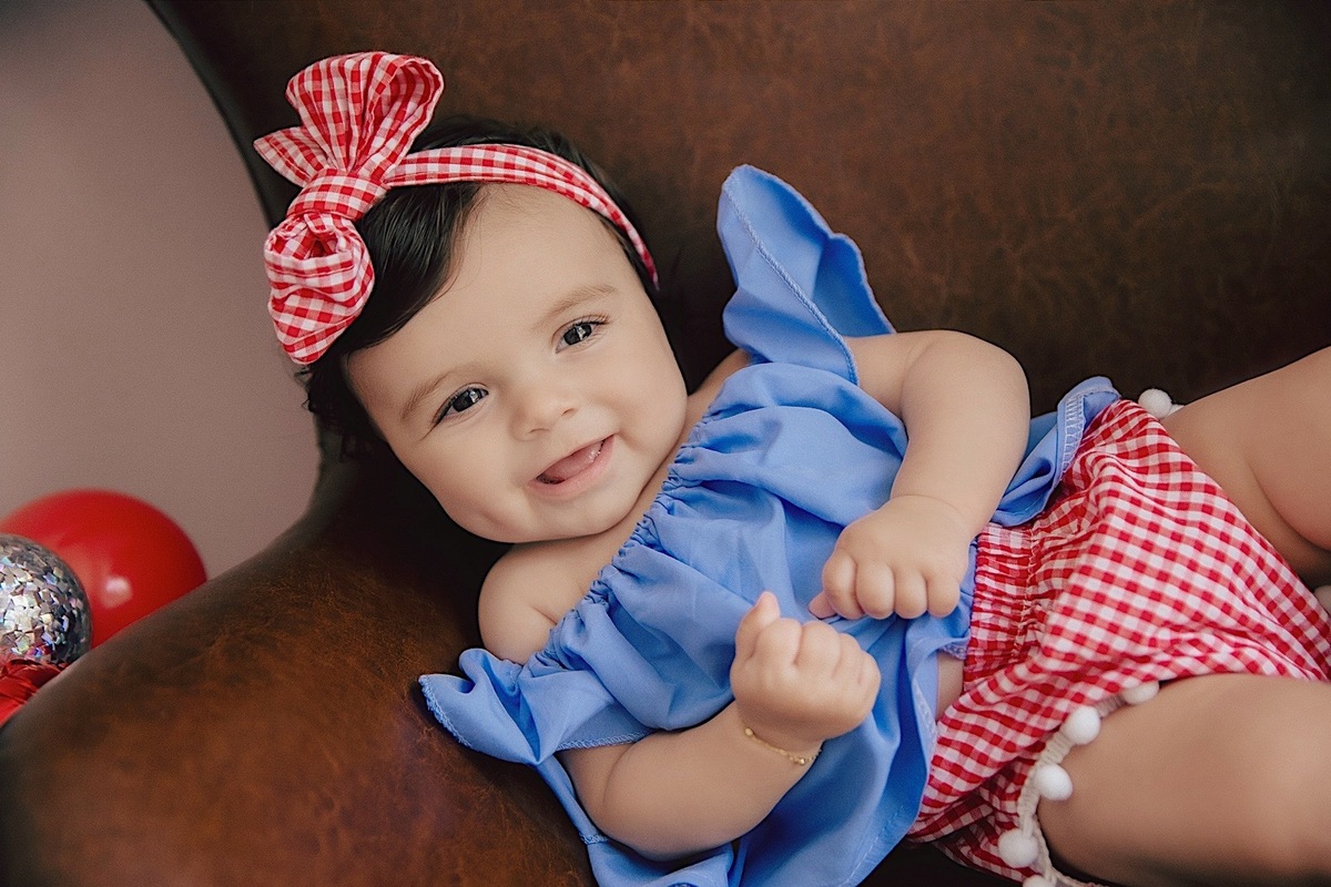 ensaio acompanhamento - ensaio mensal - mae de menina - ensaio em casa - ensaio externo - fotografos jaragua do sul - fotografia de familia - chroma fotografia