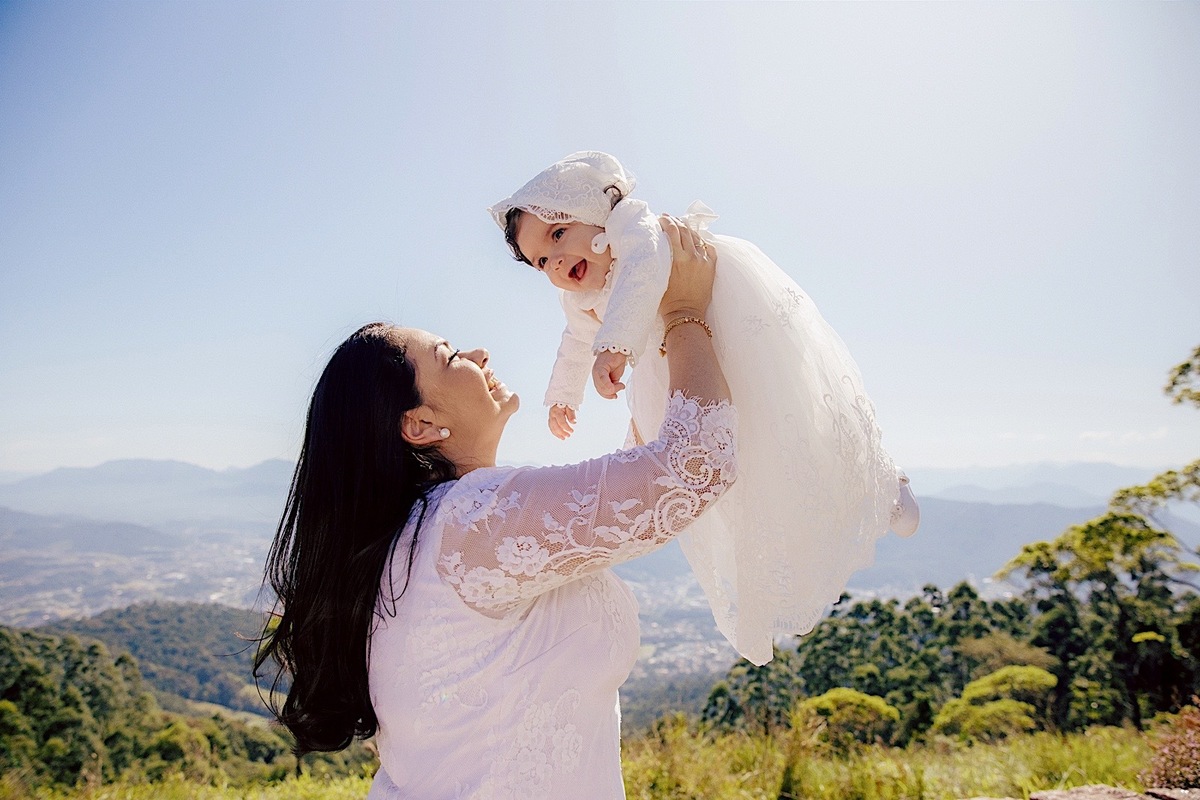 ensaio acompanhamento - ensaio mensal - mae de menina - ensaio em casa - ensaio externo - fotografos jaragua do sul - fotografia de familia - chroma fotografia