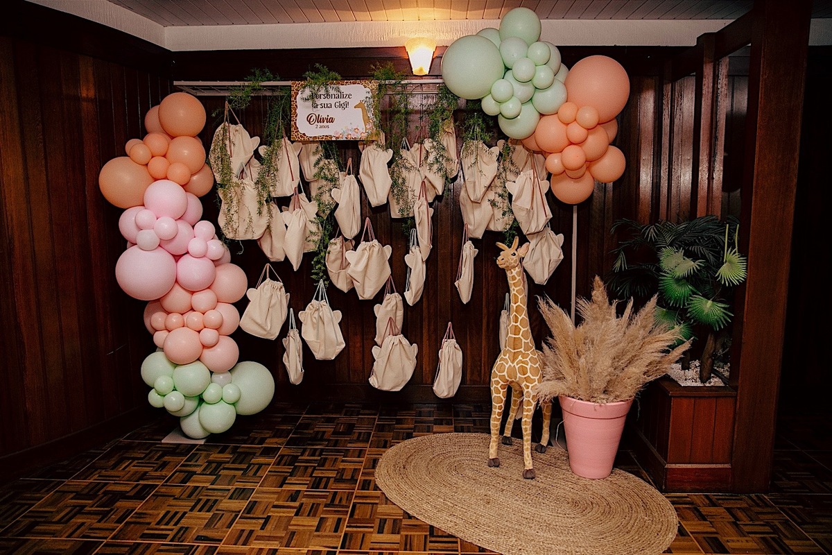 aniversario - aniversario infantil - mae de menina - festa infantil - tema safari menina - fotografos jaragua do sul - fotografos de familia - chroma fotografia