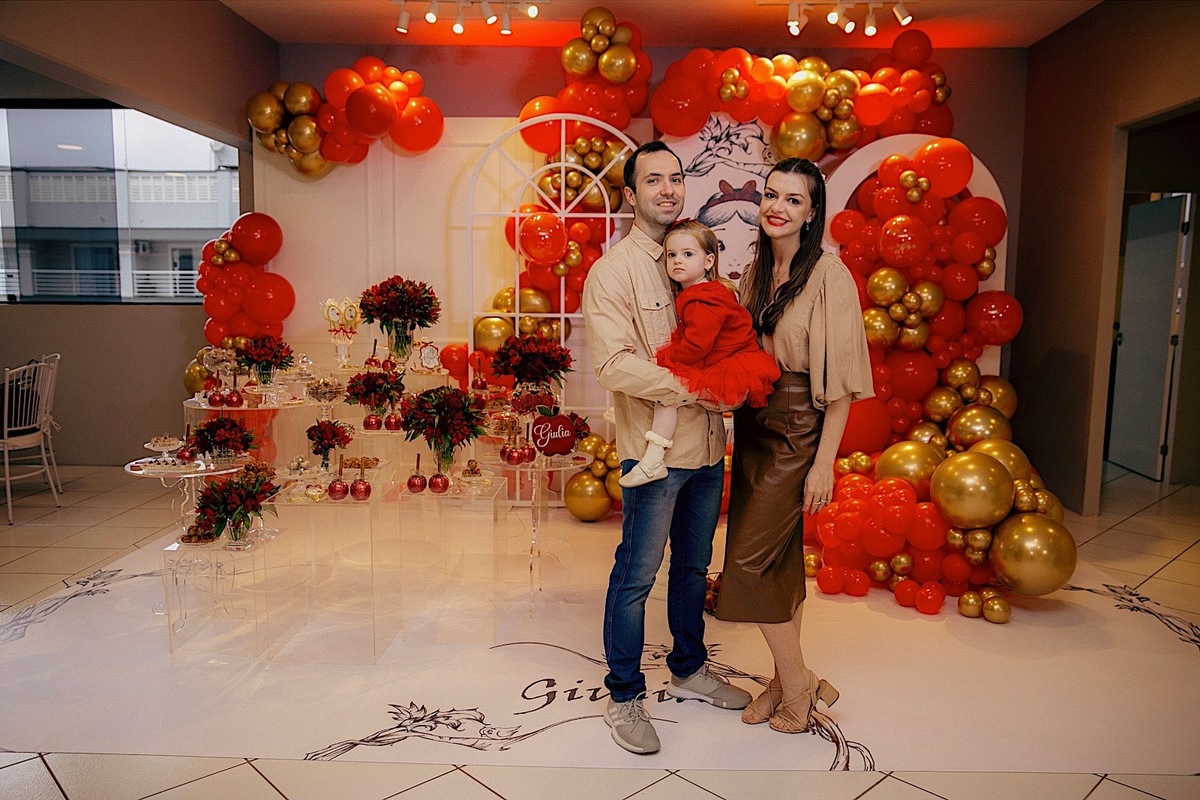 aniversario - festa de aniversario - aniversarsario infantil - mae de menina - tema branca de neve - fotografia de familia - fotografos jaragua do sul - chroma fotografia