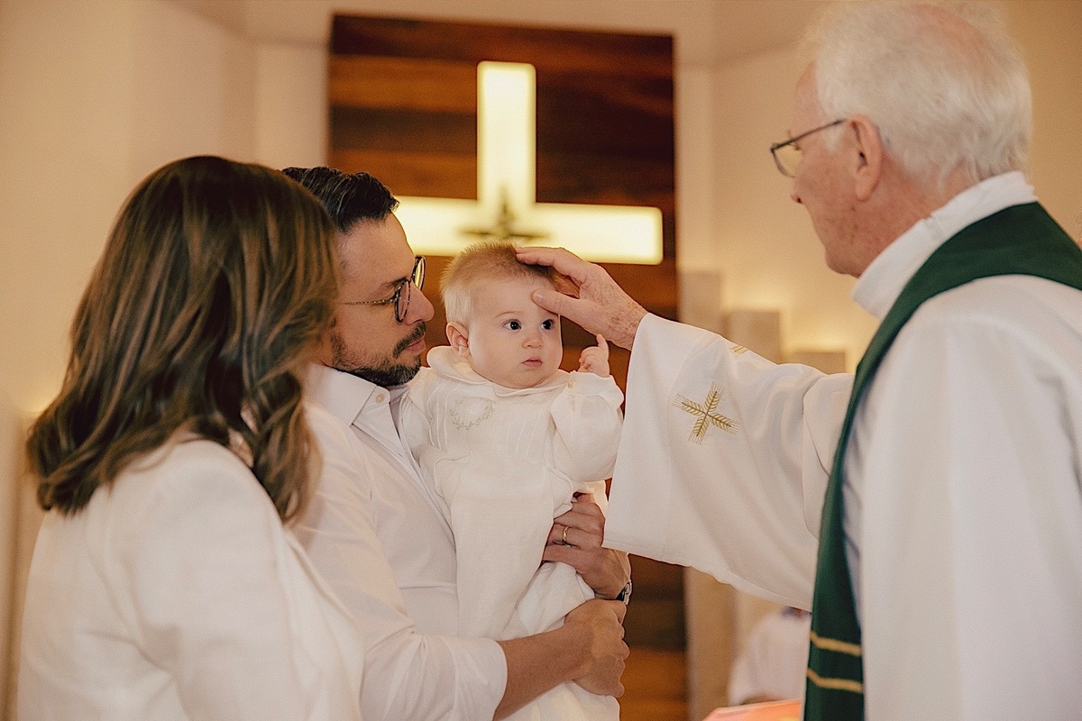batismo - batizado - mae de menino - cerimonia de batismo - fotografia de familia - fotografia infantil - fotografos jaragua do sul - chroma fotografia
