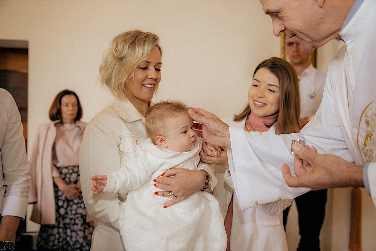 batismo - batizado - mae de menino - cerimonia de batismo - fotografia de familia - fotografia infantil - fotografos jaragua do sul - chroma fotografia