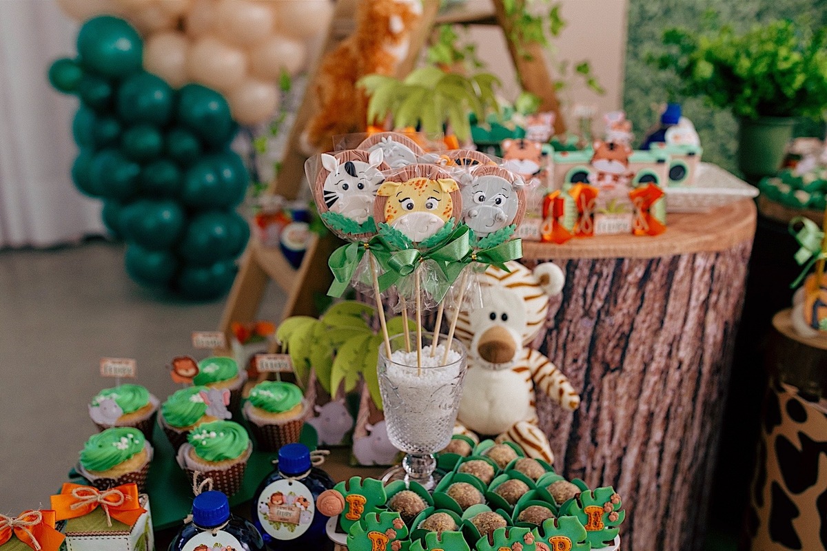 aniversario - aniversario infantil - aniversario de 1 ano - tema safari  - mae de menino - pai de menino - festa infantil - fotografos de familia - fotografos jaragua do sul - chroma fotografia