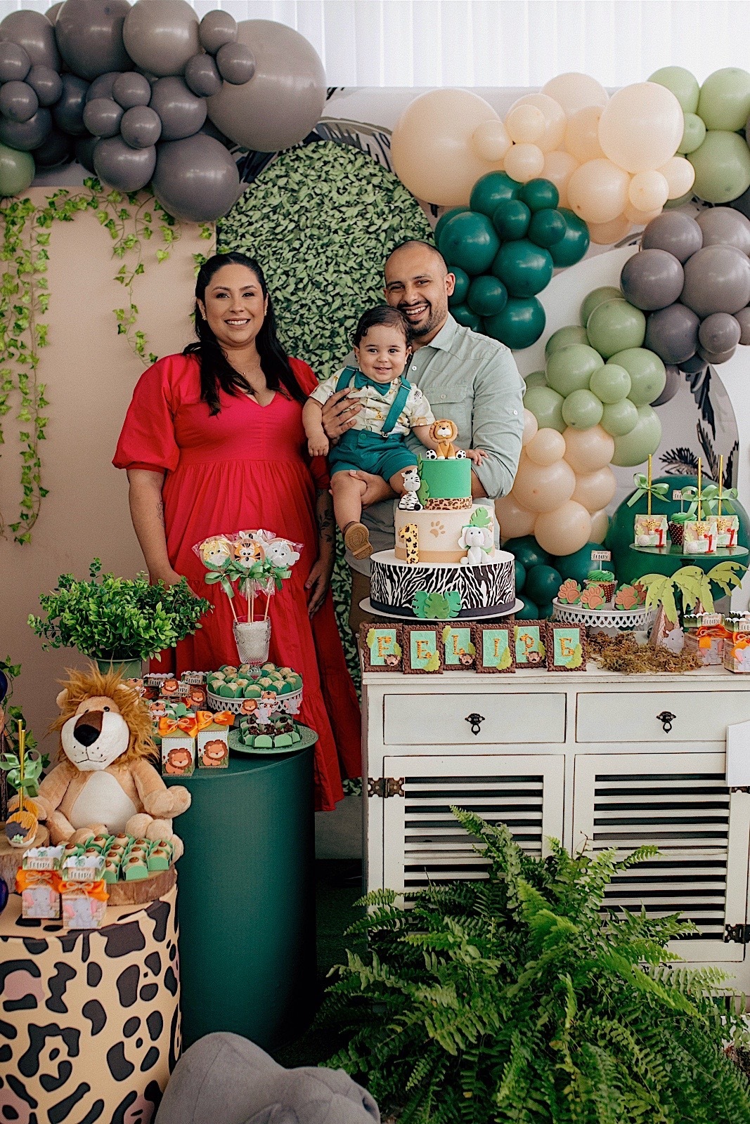 aniversario - aniversario infantil - aniversario de 1 ano - tema safari  - mae de menino - pai de menino - festa infantil - fotografos de familia - fotografos jaragua do sul - chroma fotografia