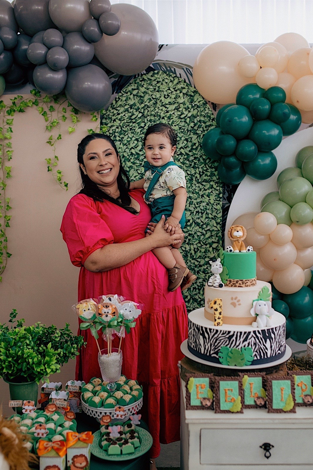 aniversario - aniversario infantil - aniversario de 1 ano - tema safari  - mae de menino - pai de menino - festa infantil - fotografos de familia - fotografos jaragua do sul - chroma fotografia