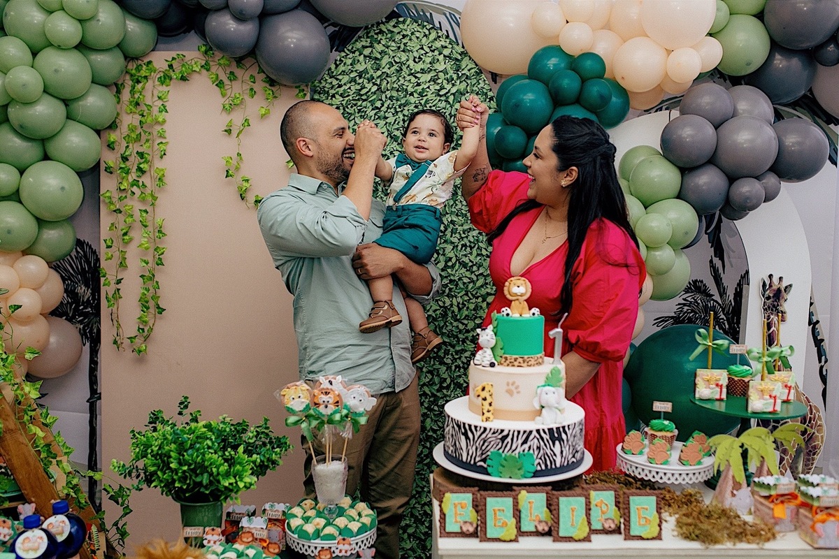 aniversario - aniversario infantil - aniversario de 1 ano - tema safari  - mae de menino - pai de menino - festa infantil - fotografos de familia - fotografos jaragua do sul - chroma fotografia
