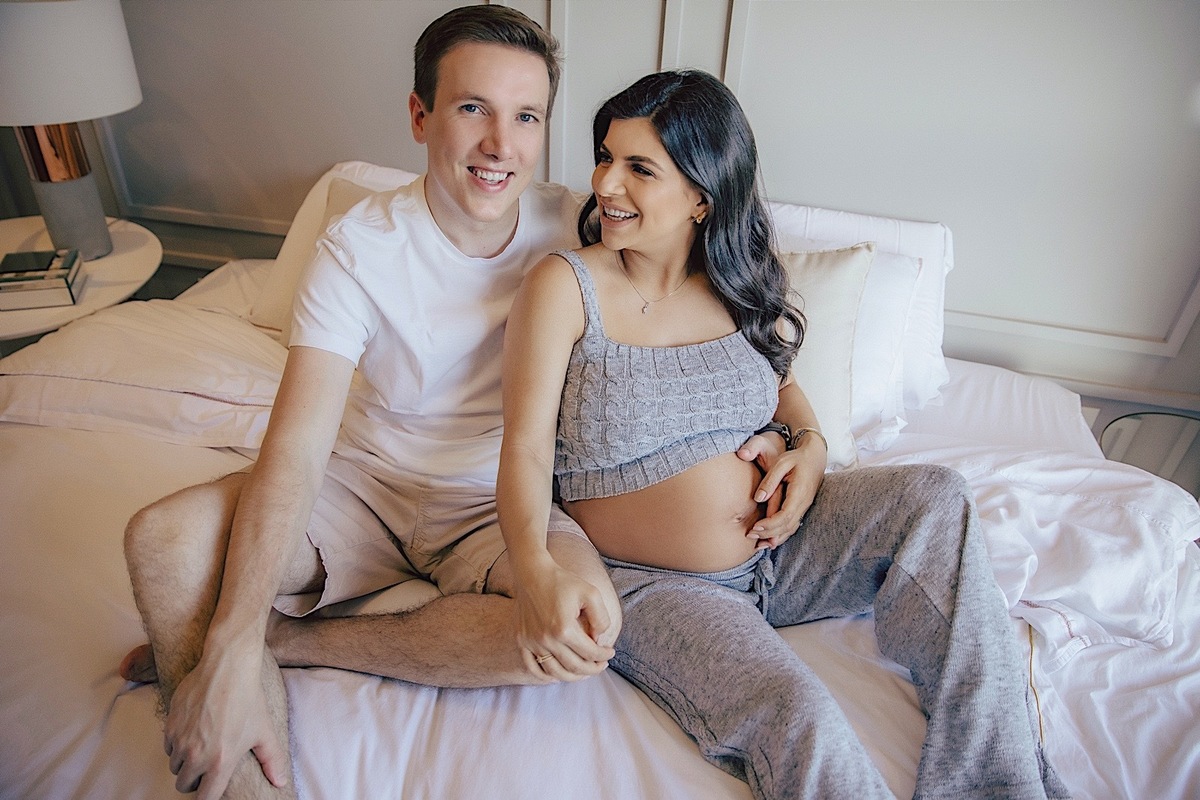 ensaio gestante - gestante - ensaio família - ensaio a espera de Lara - ensaio em casa - ensaio em jaraguá do sul - fotografia de familia - fotografos jaragua do sul - chroma fotografia