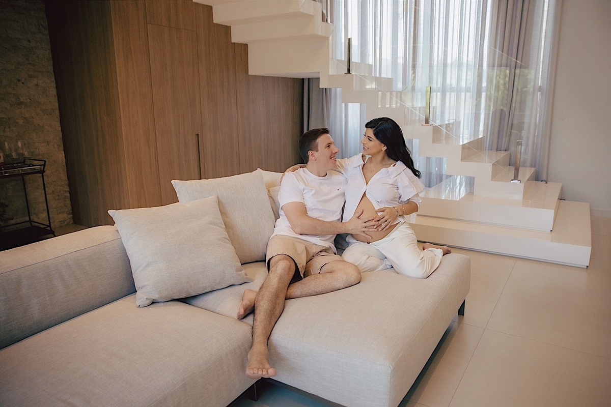 ensaio gestante - gestante - ensaio família - ensaio a espera de Lara - ensaio em casa - ensaio em jaraguá do sul - fotografia de familia - fotografos jaragua do sul - chroma fotografia