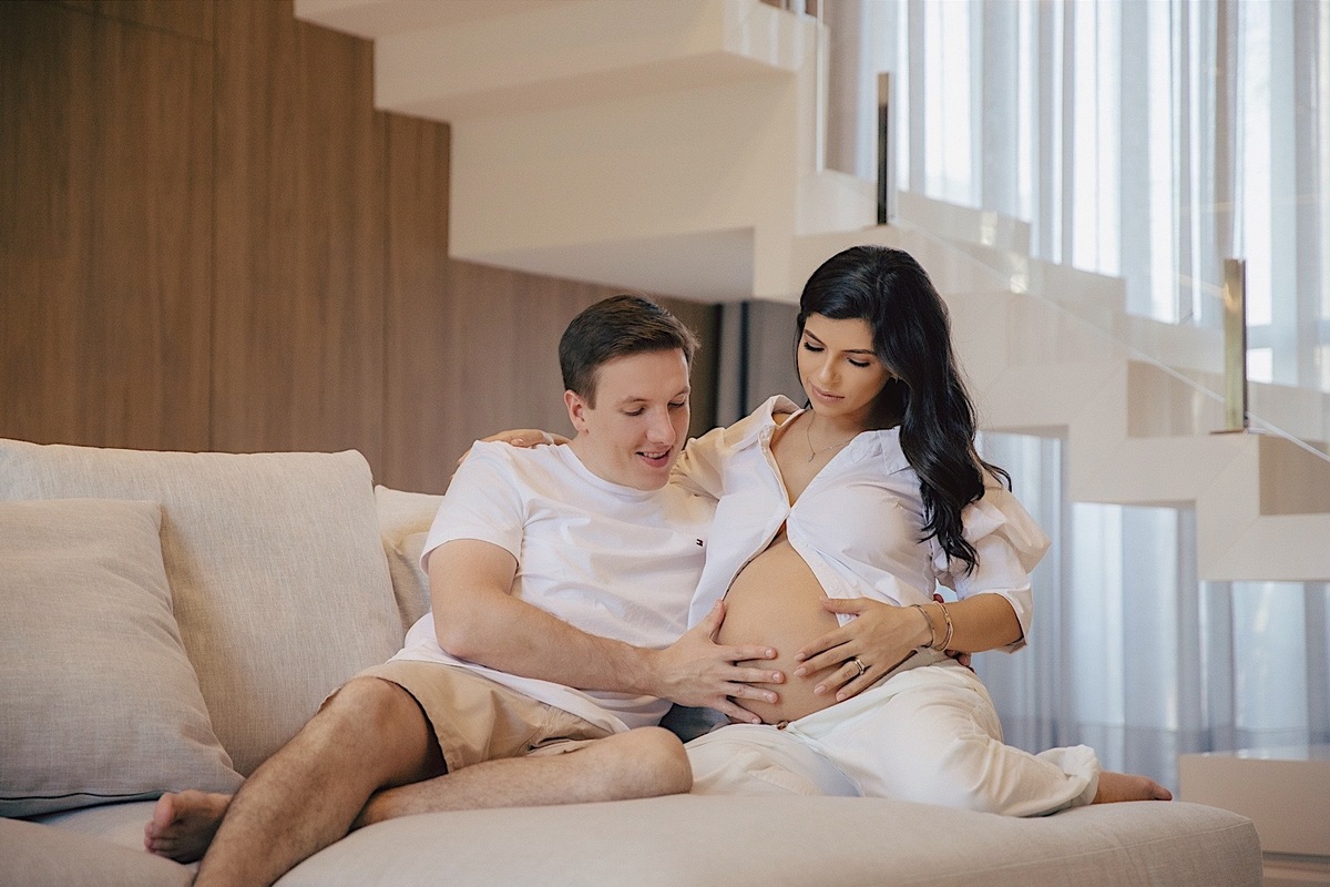 ensaio gestante - gestante - ensaio família - ensaio a espera de Lara - ensaio em casa - ensaio em jaraguá do sul - fotografia de familia - fotografos jaragua do sul - chroma fotografia