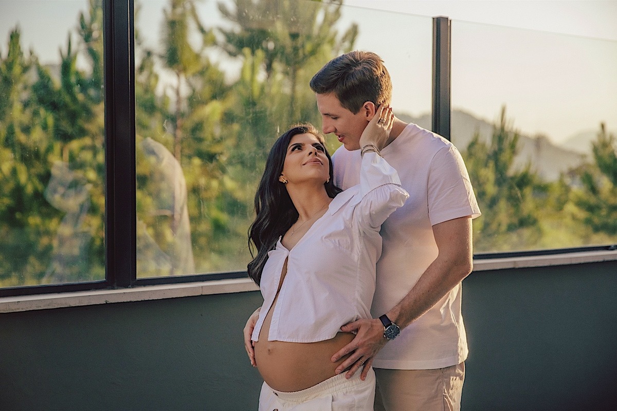 ensaio gestante - gestante - ensaio família - ensaio a espera de Lara - ensaio em casa - ensaio em jaraguá do sul - fotografia de familia - fotografos jaragua do sul - chroma fotografia