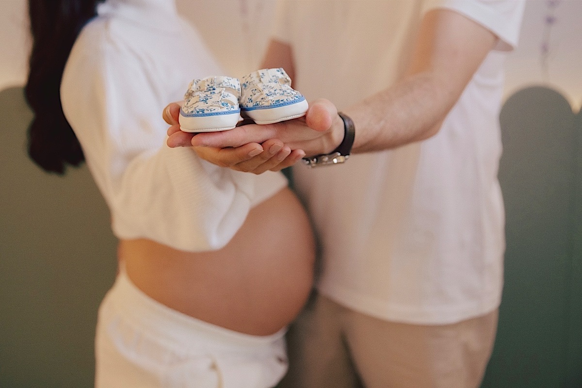 ensaio gestante - gestante - ensaio família - ensaio a espera de Lara - ensaio em casa - ensaio em jaraguá do sul - fotografia de familia - fotografos jaragua do sul - chroma fotografia