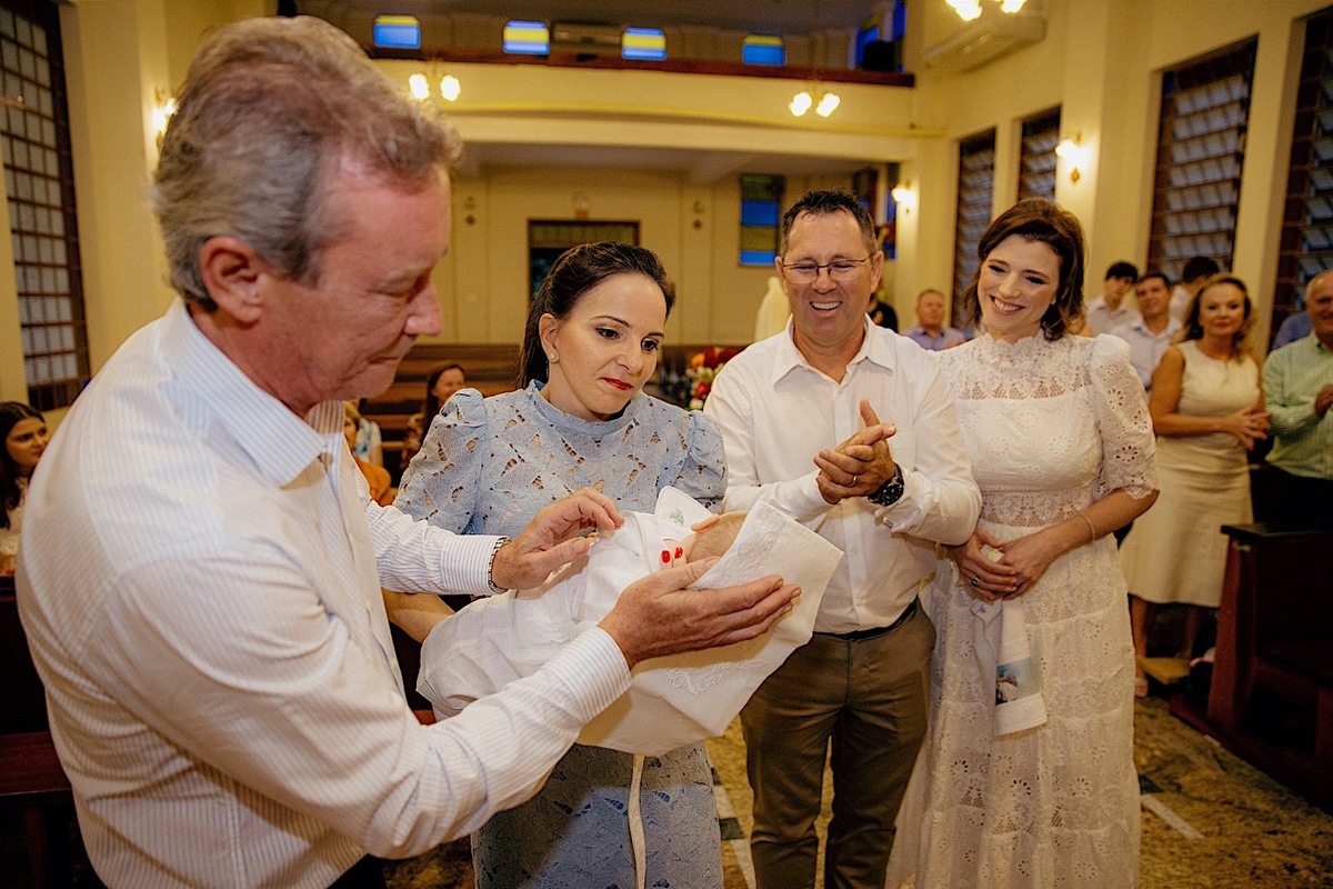 batizado - batismo - batismo do Fernando - fotografia infantil - fotografos de familia - mae de menino - batizado no noviciado - batismo em jaragua do sul - Chroma Fotografia