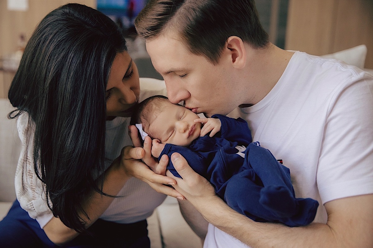 ensaio familia - ensaio infantil - familia - ensaio lara 10 dias - ensaio em casa - ensaio em jaragua do sul - chroma fotografia